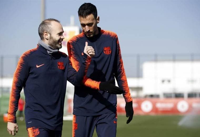 Andrés Iniesta y Sergio Busquets, jugadores españoles del FC Barcelona. 