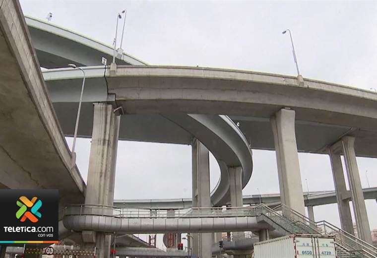 Ingenieros chinos movieron sección de autopista 35 metros de su posición original