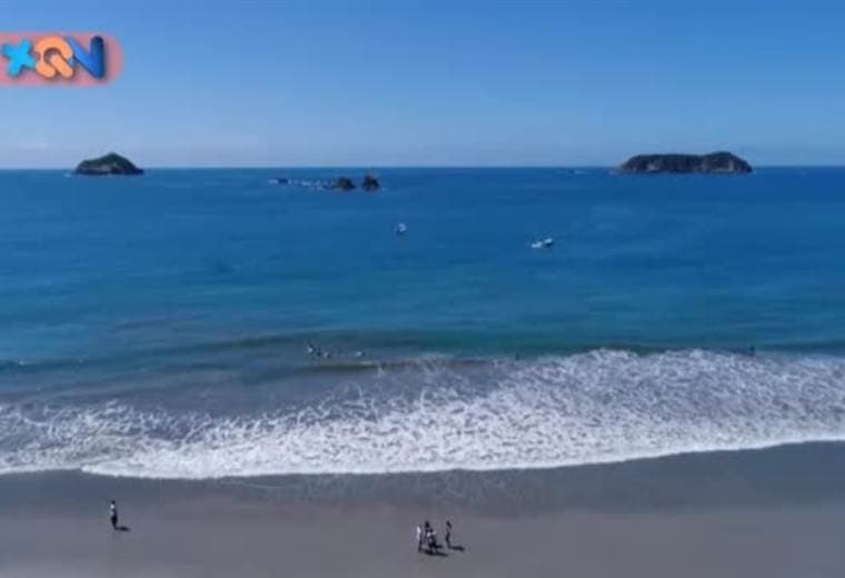 En sus 40 años de trabajo al pueblo lleva más de 1000 salvados. Se trata de Monchito, un hombre quien me dió la vida al pueblo con tal de ayudar a que el turismo siga vigente y seguro