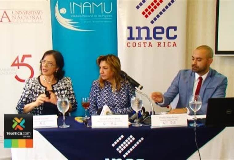 Estudio revela que las mujeres dedican 22 horas más que los hombres en trabajos domésticos