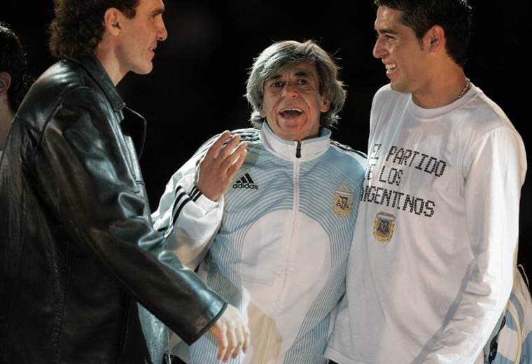 René 'Loco' Houseman (centro) fue campeón del mundo en Argentina 78.|AFP