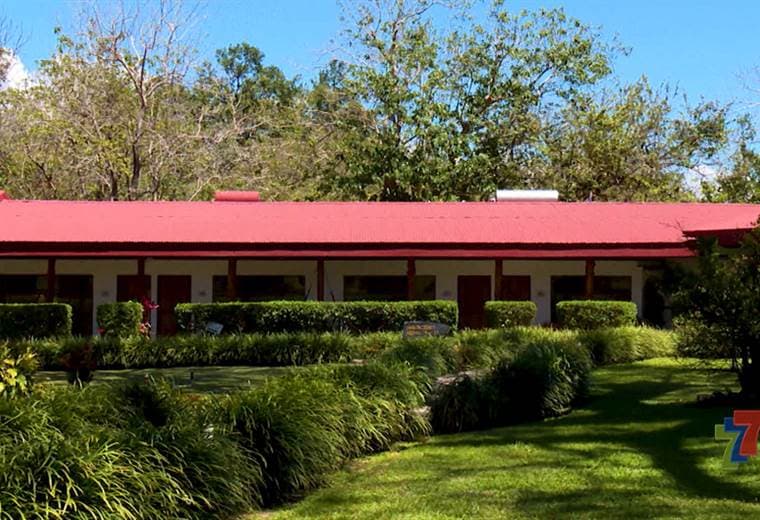 Así es como se representa su estadía en el hotel Hacienda Guachipelín en el Parque Nacional Rincón de la Vieja, Guanacaste… el verdadero folclore costarricense se hace presente, en esta propiedad de mil hectáreas…