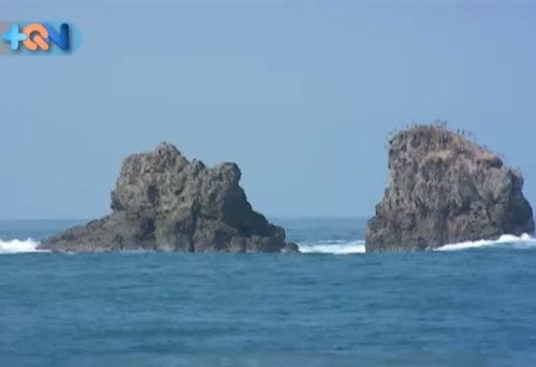 Una de las actividades más buscadas por los turistas en Manuel Antonio es el parasailing. Nos fuimos De Ride con los amigos de Tours Aguas Azules para conocer esta hermosa playa desde lo alto.