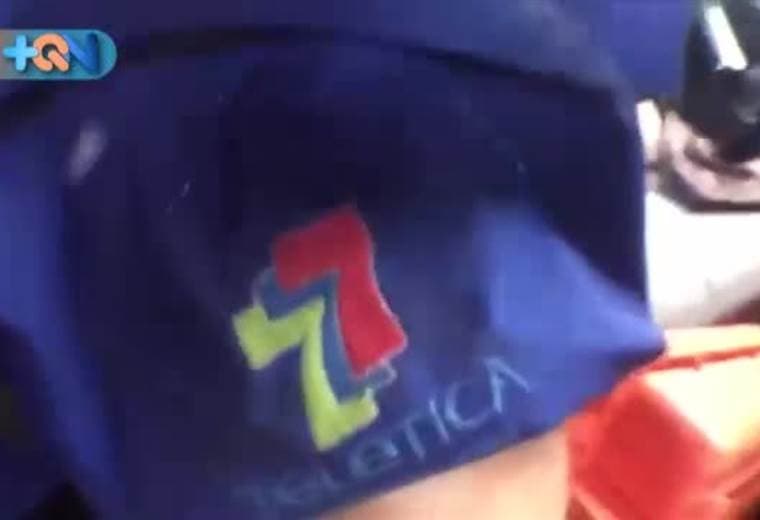 Este pueblo de Quepos combina lo mejor de los dos mundos: La frescura y belleza de la montaña junto con la tranquilidad de la playa. Aquí una familia desarrolló un proyecto que nos lleva a conocer hermosos miradores, visitar un bosque primario que cuenta con árboles centenarios y disfrutar de una catarata oculta en medio del bosque. Si quiere ir le recomendamos ver la nota.