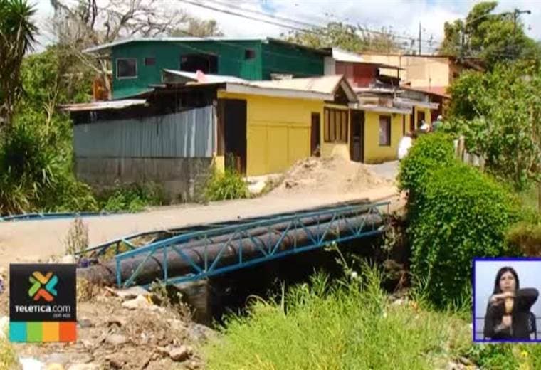 Puente en mal estado pone en peligro a vecinos de La Pithaya de Cartago