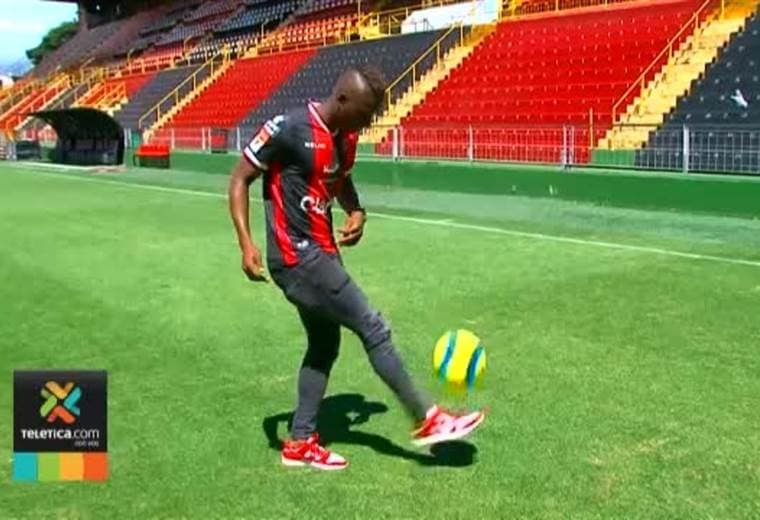 Abdiel Arroyo tendrá más minutos con Alajuelense tras su llamado a la selección de Panamá