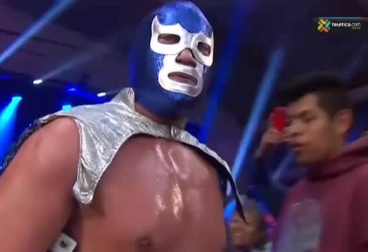 Blue Demon Jr visitó a niños con cáncer y les dejó un gran mensaje para no rendirse