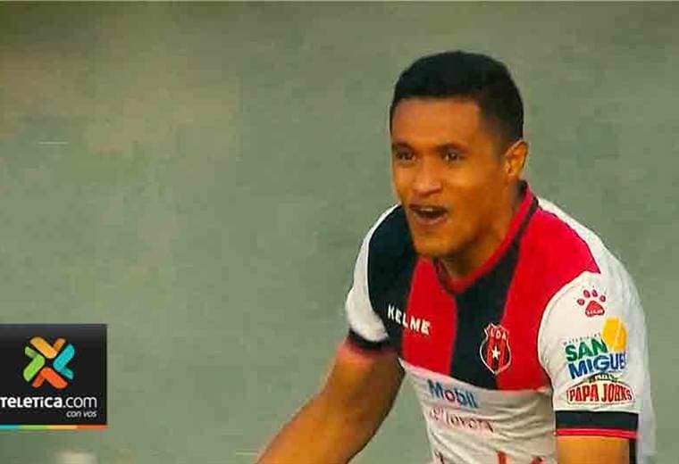 Alajuelense blindó al hondureño Róger Rojas con una alta cláusula de salida