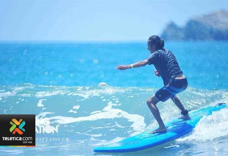 Surfista ciego representa a Costa Rica por primera vez en un mundial