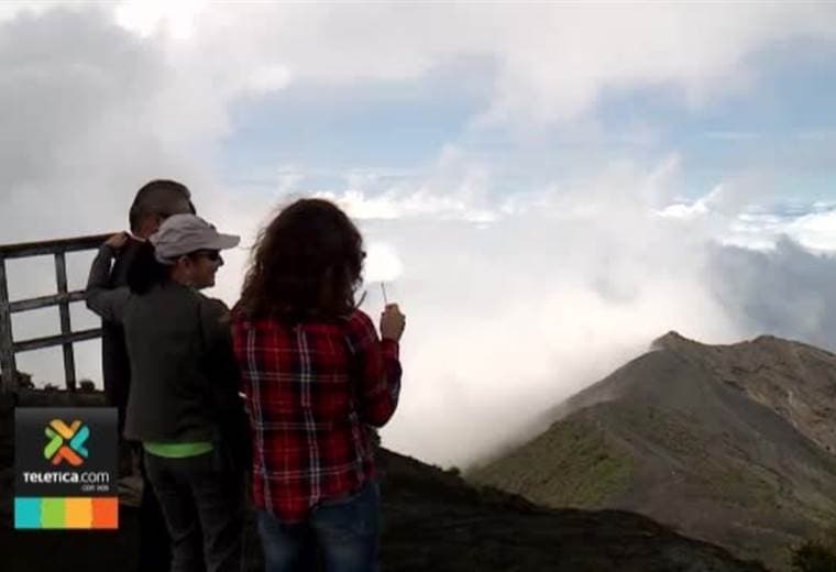 Expertos no descartan posibles deslizamientos en volcán Irazú