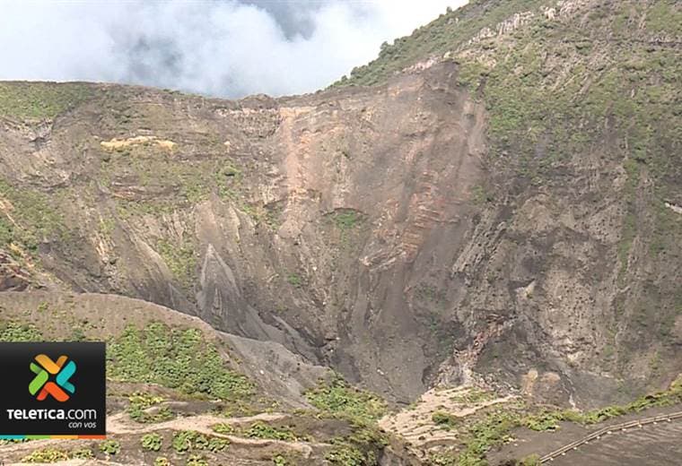 Expertos no descartan posibles deslizamientos en volcán Irazú