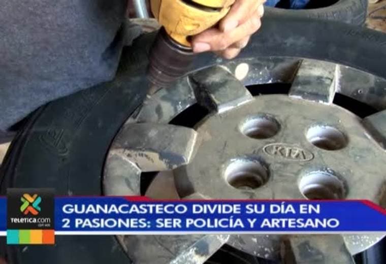 Guanacasteco divide su día entre ser policía y artesano