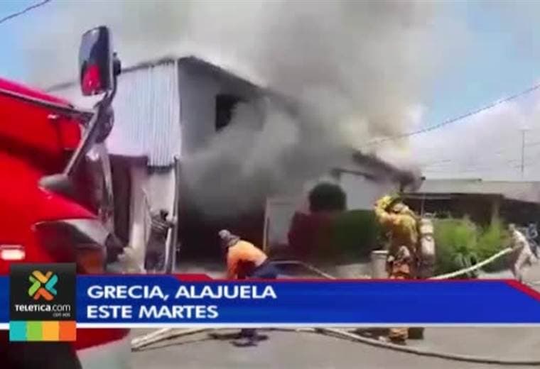 Incendio destruyó una casa y dañó parcialmente otra en Grecia