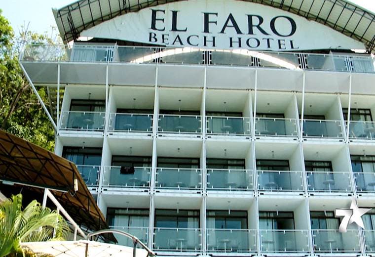 Viajamos a Manuel Antonio, Quepos, para conocer un novedoso hotel que se construyó de containers, hablamos de El Faro Beach Hotel que se encuentra inmerso en las montañas y con espectaculares vistas a la playa.     Cada uno de estos container, es una habitación en total suman 50 habitaciones, en un terreno de una hectárea.   