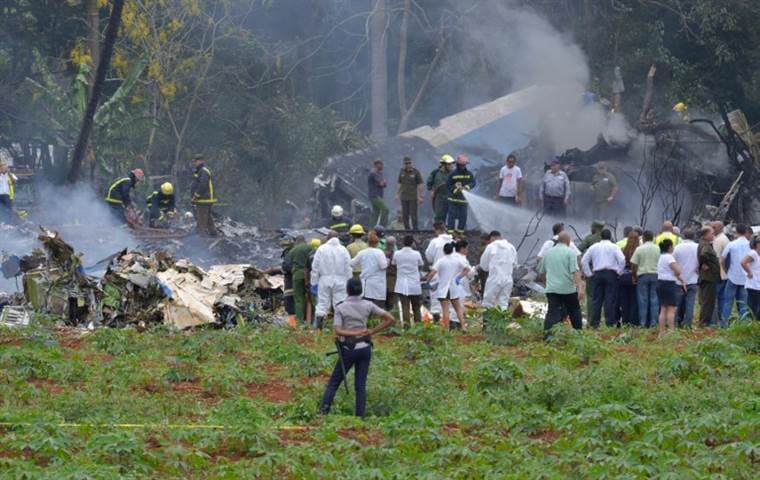Avión cae con 113 pasajeros a bordo cae en Cuba, alto número de víctimas