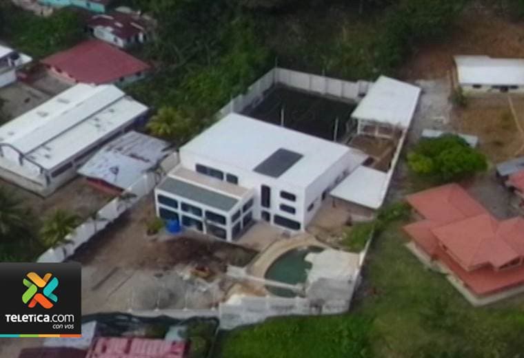 Fotografías de celular muestran construcción de mansión que pertenecería a supuesto narco limonense