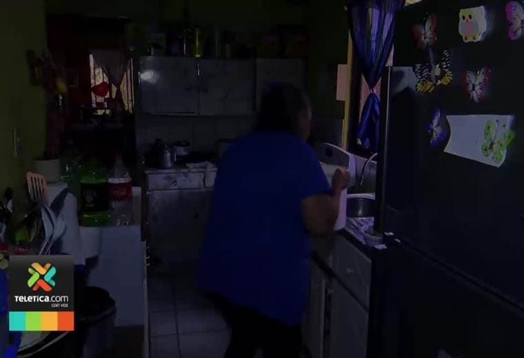 Vecinos de barrio Guachipelines en Santa Bárbara de Heredia dicen ya no soportar la falta de agua