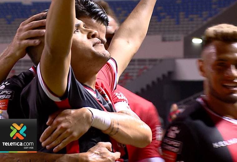 Roger Rojas sigue enamorado del gol pero se perderá duelo ante Herediano por sanción
