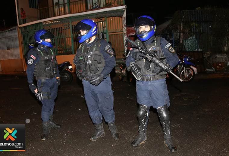 Vecinos de Alajuelita recibieron a la policía a pedradas en los llamados mega operativos