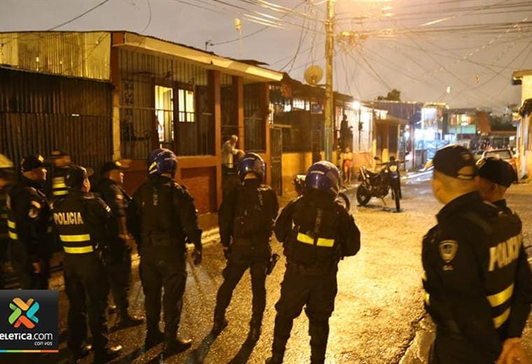 Vecinos de Alajuelita recibieron a la policía a pedradas en los llamados mega operativos