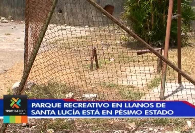 Vecinos de Llanos de Santa Lucía claman por un espacio recreativo para sus niños