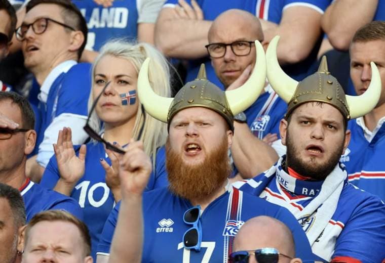 Aficionados de Islandia en el Mundial| FIFA.com