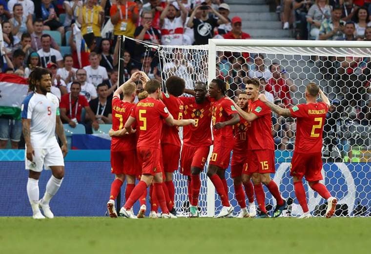 Román Torres de Panamá lamenta la anotación de Bélgica.|FIFA.com