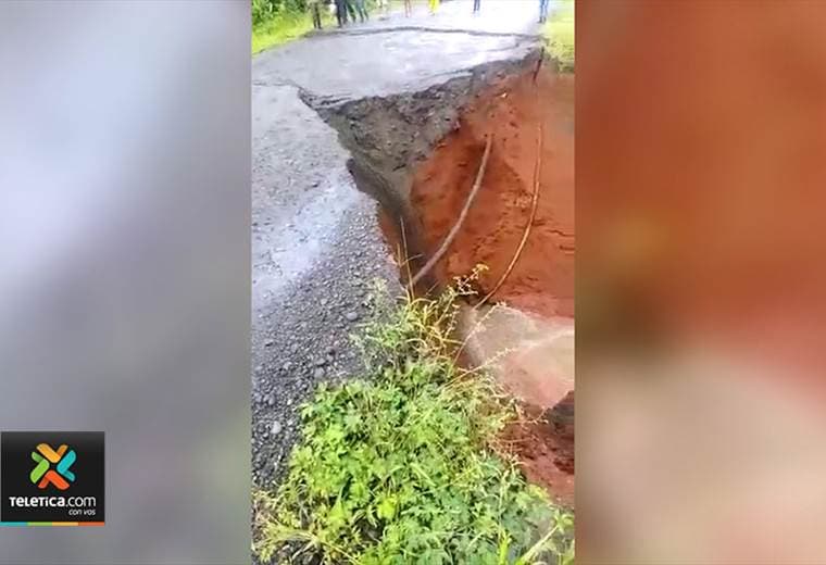 Video muestra momento exacto cuando calle se parte en dos en Upala