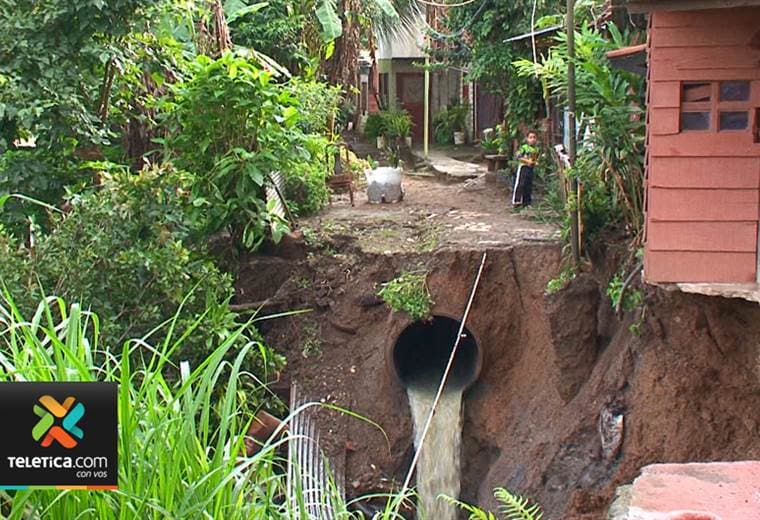 CNE asegura que única solución a vecinos afectados por deslizamiento en Desamparados es dejar el lugar