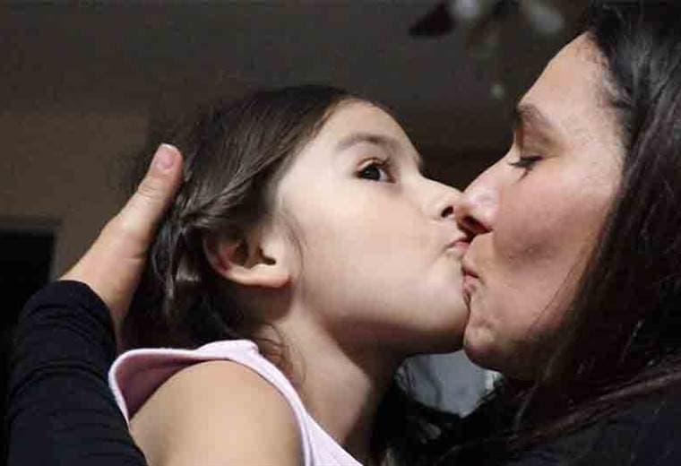 ¿Es correcto que los padres besen a sus hijos en la boca?