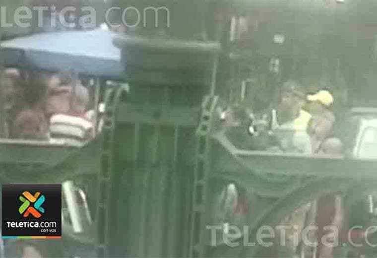 Disturbios en San José centro con vendedores ambulantes