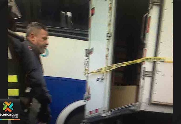 Detienen camión sospechoso de asaltar viviendas