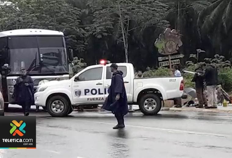 Motociclista muere al chocar contra autobús en Quepos