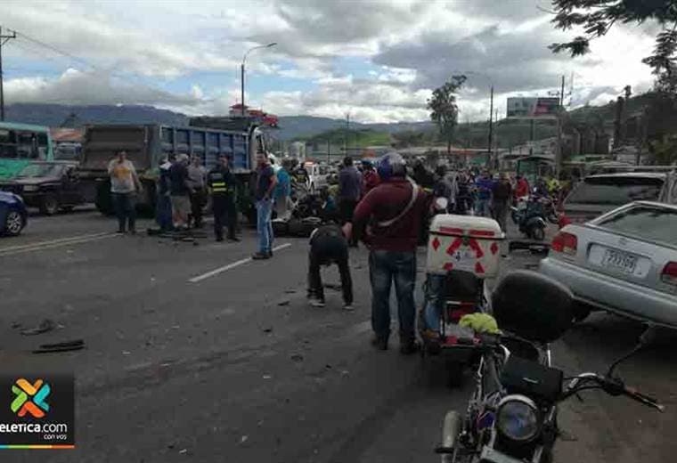 Accidente de tránsito en Cartago deja un muerto y dos heridos graves