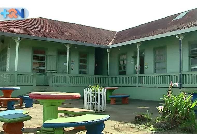 91 años adornan primera escuela de San Pablo