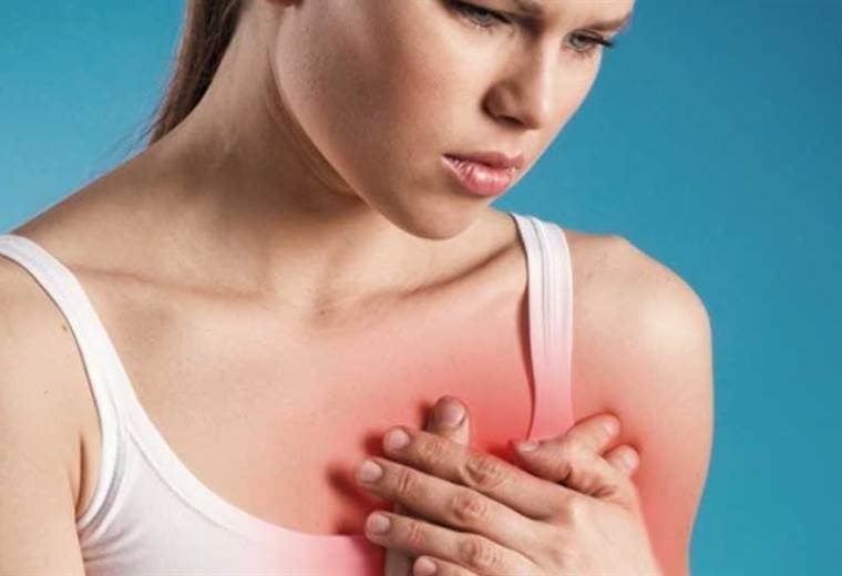 ¿Es más propensa la mujer a sufrir paros cardíacos?