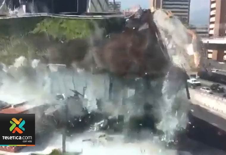 Captan en video el desplome de un centro comercial en Ciudad de México