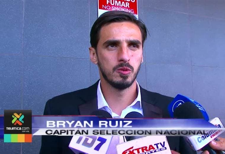 Bryan Ruíz asegura que el no es quién para decidir el futuro técnico de la Selección Nacional