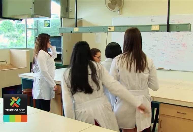 Estudiantes de UCR crean enjuague capaz de regenerar el esmalte dental