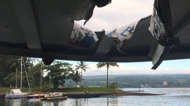 Bomba de lava impacta en embarcación en Hawái.|Twitter