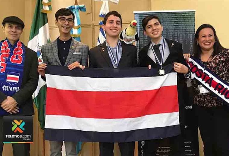 Jóvenes ticos ganan medallas de oro y plata en olimpiada de química