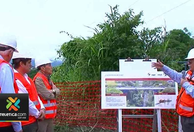 Presidente inspecciona el avance de las obras en el puente sobre el Virilla ubicado en Lindora