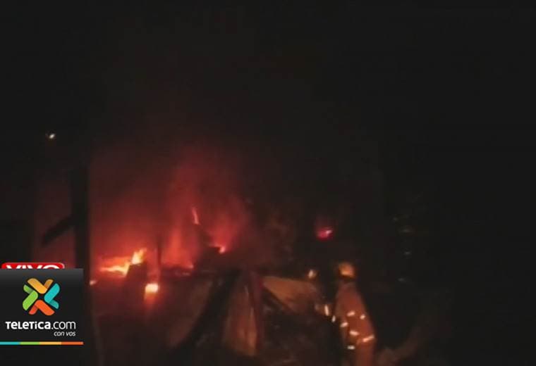 Varias viviendas se vieron afectadas en un incendio en Alajuelita 