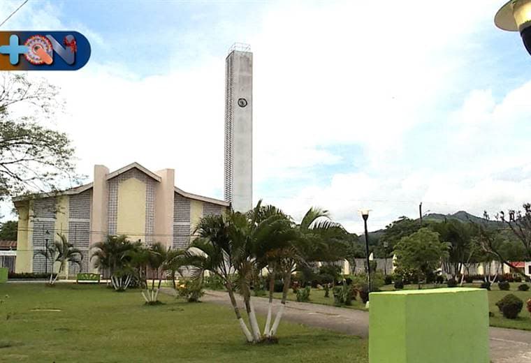 Arrancamos semana con el cantón número 47 en Más que Noticias: Hojancha Hojancha es un hermoso cantón de Guanacaste donde a lo largo de la semana recorreremos sus historias, personajes, curiosidades, sitios turísticos y lo más propio del lugar. Atrévase a conocerlo con nosotros, es un cantón que tiene playa y montaña, además de su gente, quién nos recibió con los brazos abiertos.