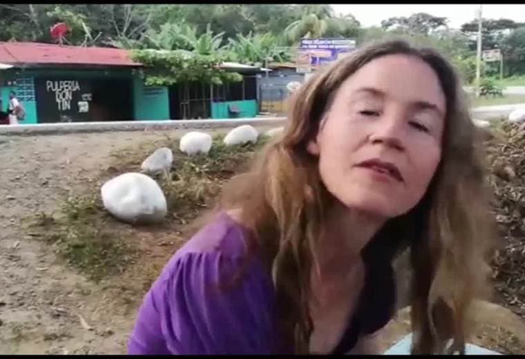 Laura Lucero, 'La gringa' que acompaña a los romeros de Coto Brus