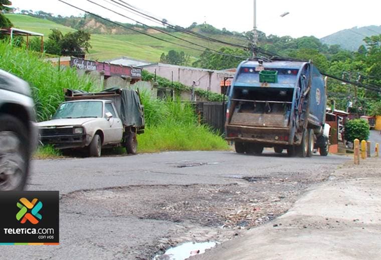 Calle que comunica a Desamparados con La Unión está en pésimo estado