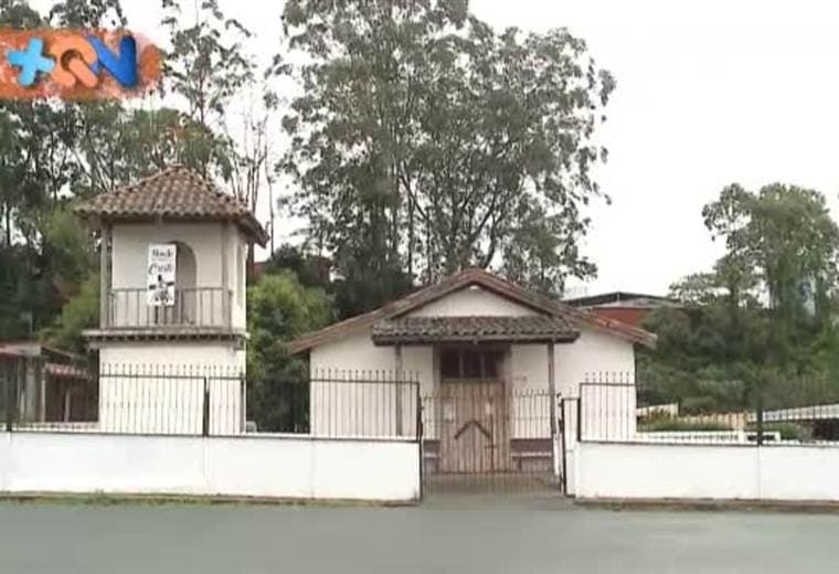 Juntos hacen una pareja envidiable, más de 57 años de casados, con muchos altos y bajos, pero juntos han logrado sortear todo. Sacaron adelante a 13 hijos y hoy por hoy ella aprendió a tocar guitarra y él sigue con su fascinación por los bueyes. Su casa está ubicada en Quircot de Cartago y desde acá se trasladan a todos los desfiles. Una familia de tradición.