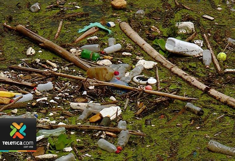 Cada año los costarricenses utilizamos 323 mil toneladas de materiales plásticos