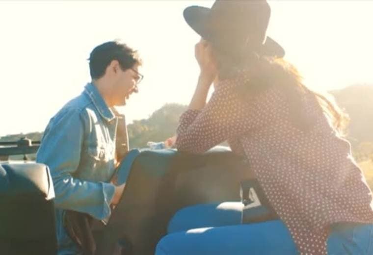 Él es José Alemán, tiene 23 años, es costarricense y recién debutó en el ámbito musical del país, con su sencillo: “Tuyo”. “Tuyo” es una balada pop con un poco de rock, así lo define José Alemán y este sencillo se estrenó con video. En los próximos meses José planea lanzar otro sencillo más pop bailable. Este talentoso joven toca guitarra, teclado, y batería, además estudió canto, y para sorpresa, hasta medicina.