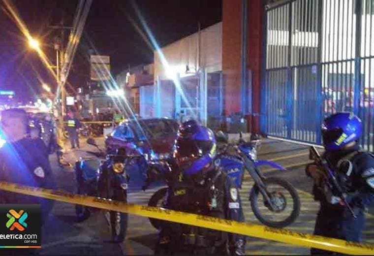 Hombre baleado en Lomas del Río muere en la estación de Bomberos de Pavas